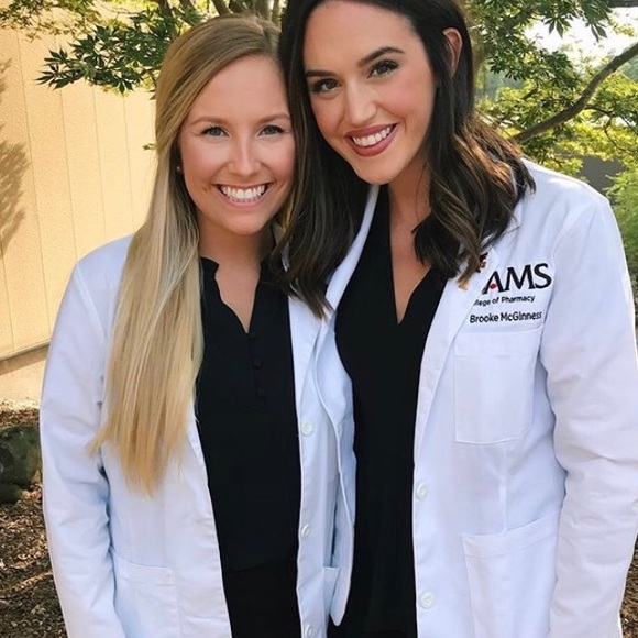 Meet your Posher, Brooke - Picture 1 of 1